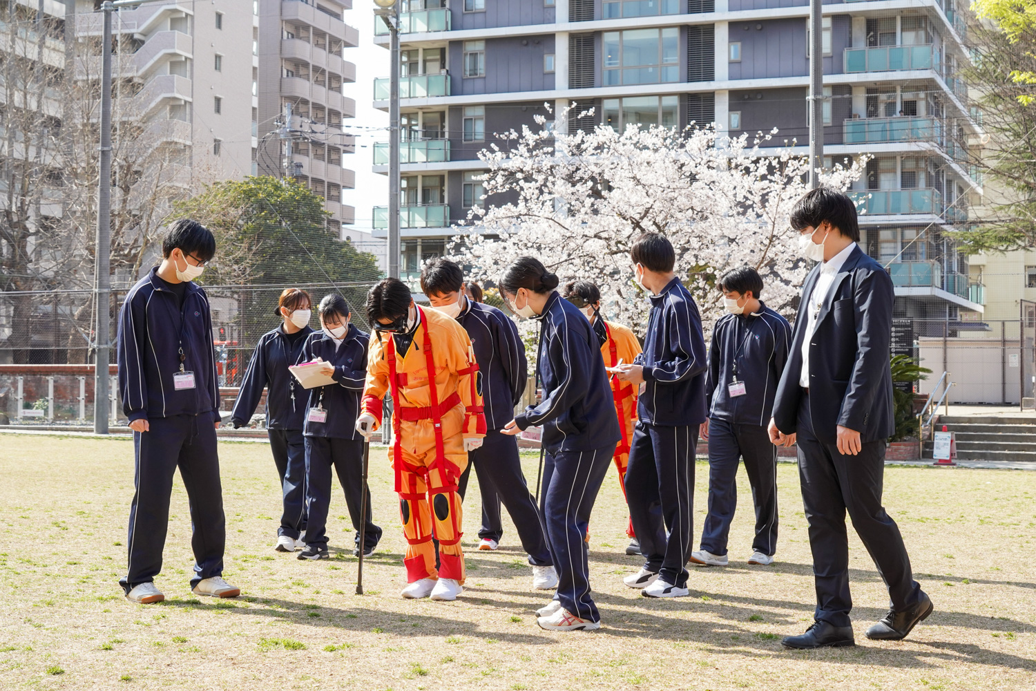 新入職員研修】高齢者体験研修を実施しました | 桜十字大手門病院